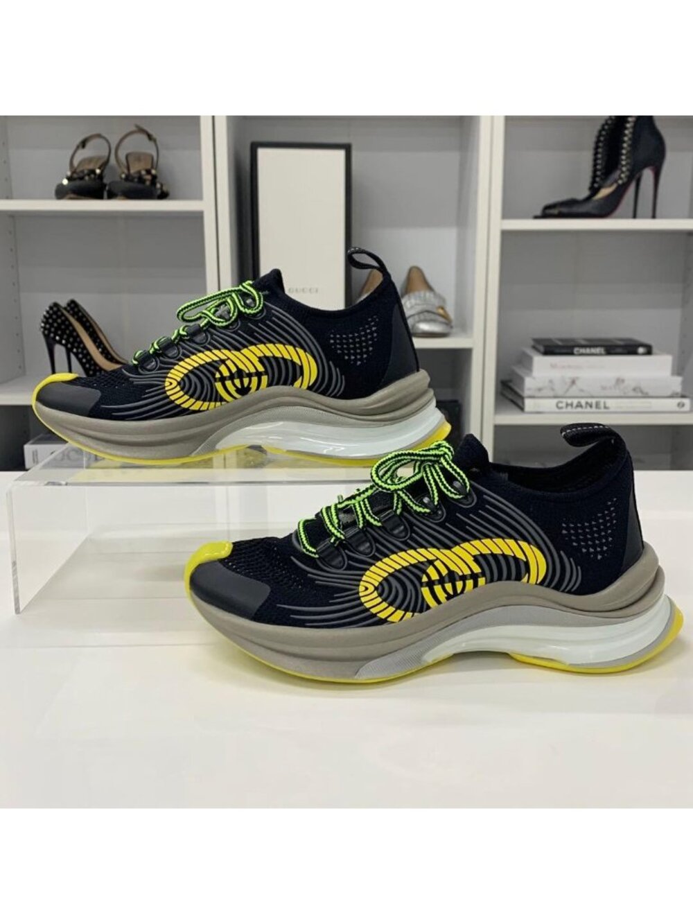 Gucci RUN Interlocking G Logo Sneakers - Picture 3 of 10